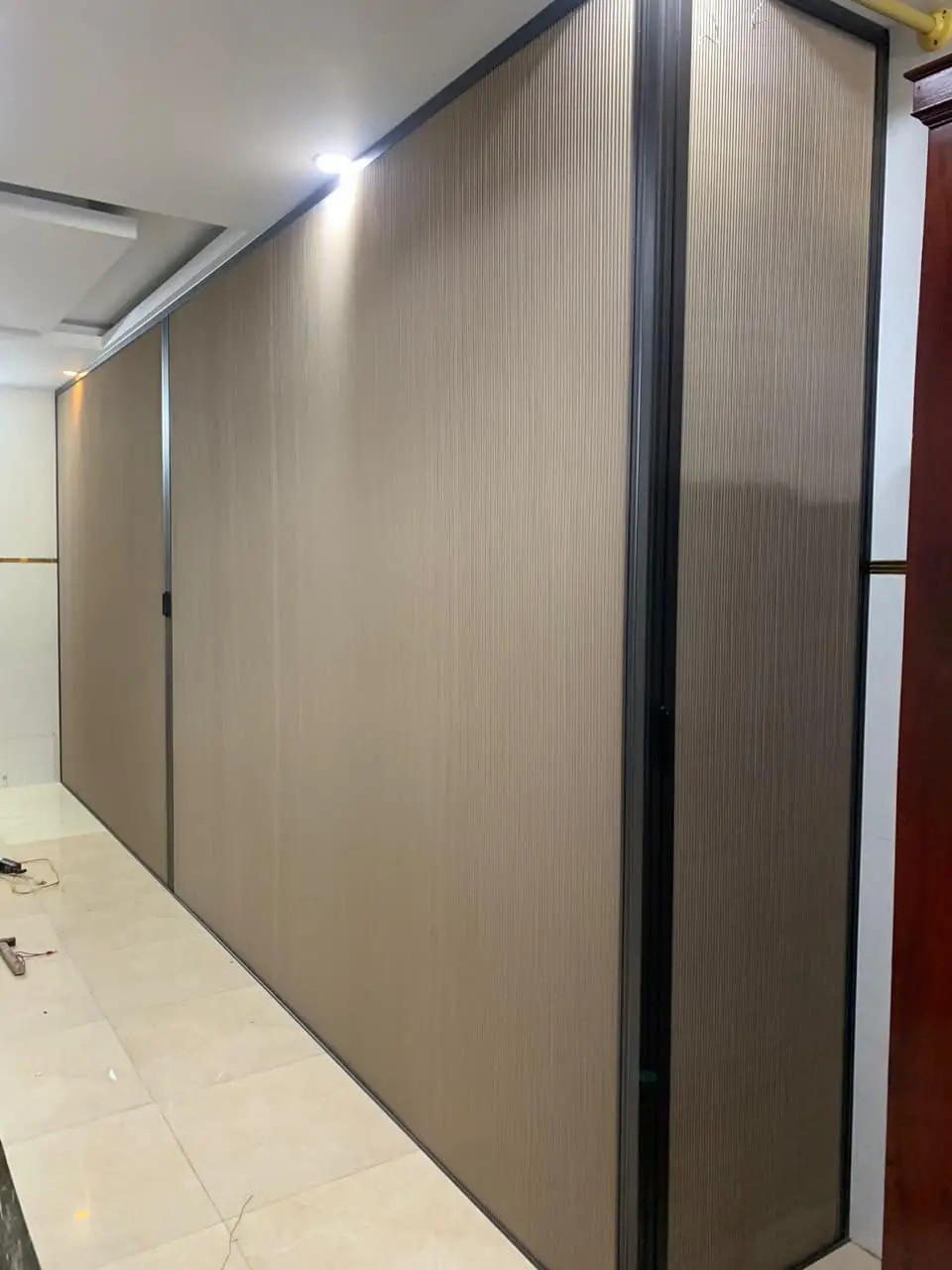 Tạo điểm nhấn cho ngôi nhà bằng vách ngăn phòng hiện đại – Xu hướng độc đáo nâng tầm không gian sống