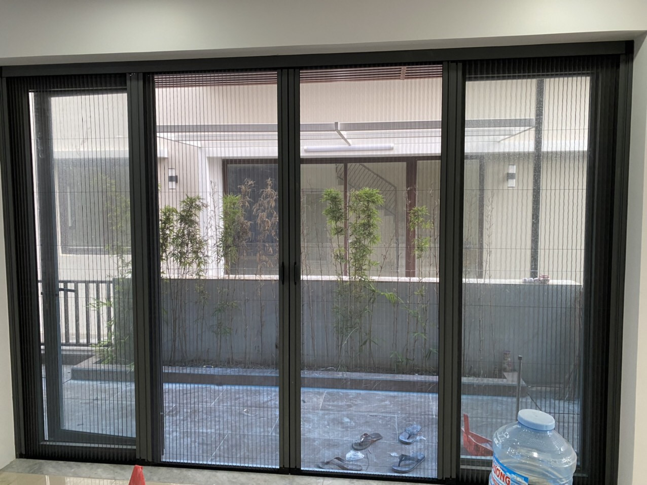 Cửa lưới chống muỗi hệ xích ghép cánh – Giải pháp cao cấp cho không gian lớn