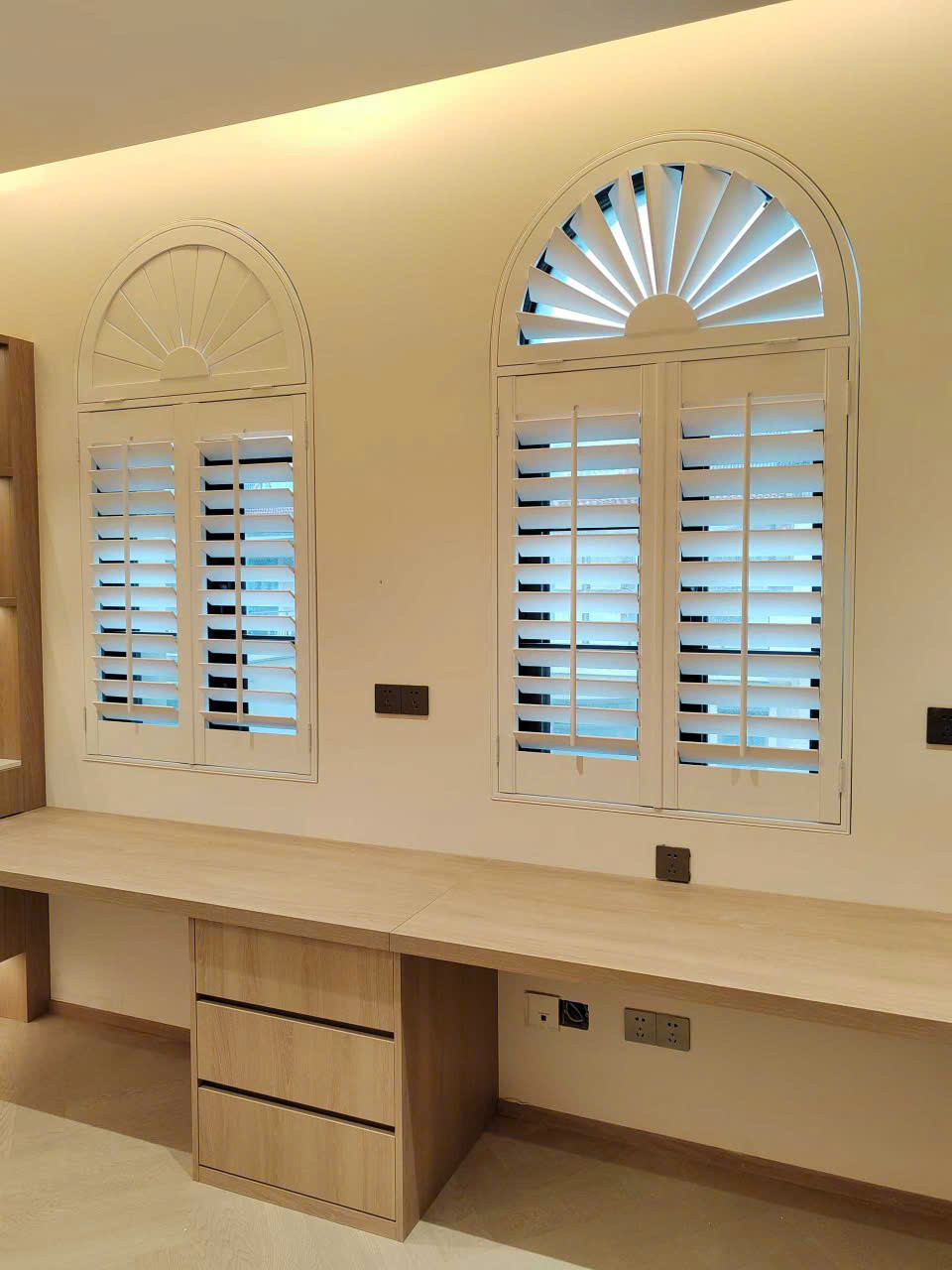 Cửa chớp lật Shutter gỗ cây bồ đề – Giải pháp cửa gỗ linh hoạt, thẩm mỹ cao