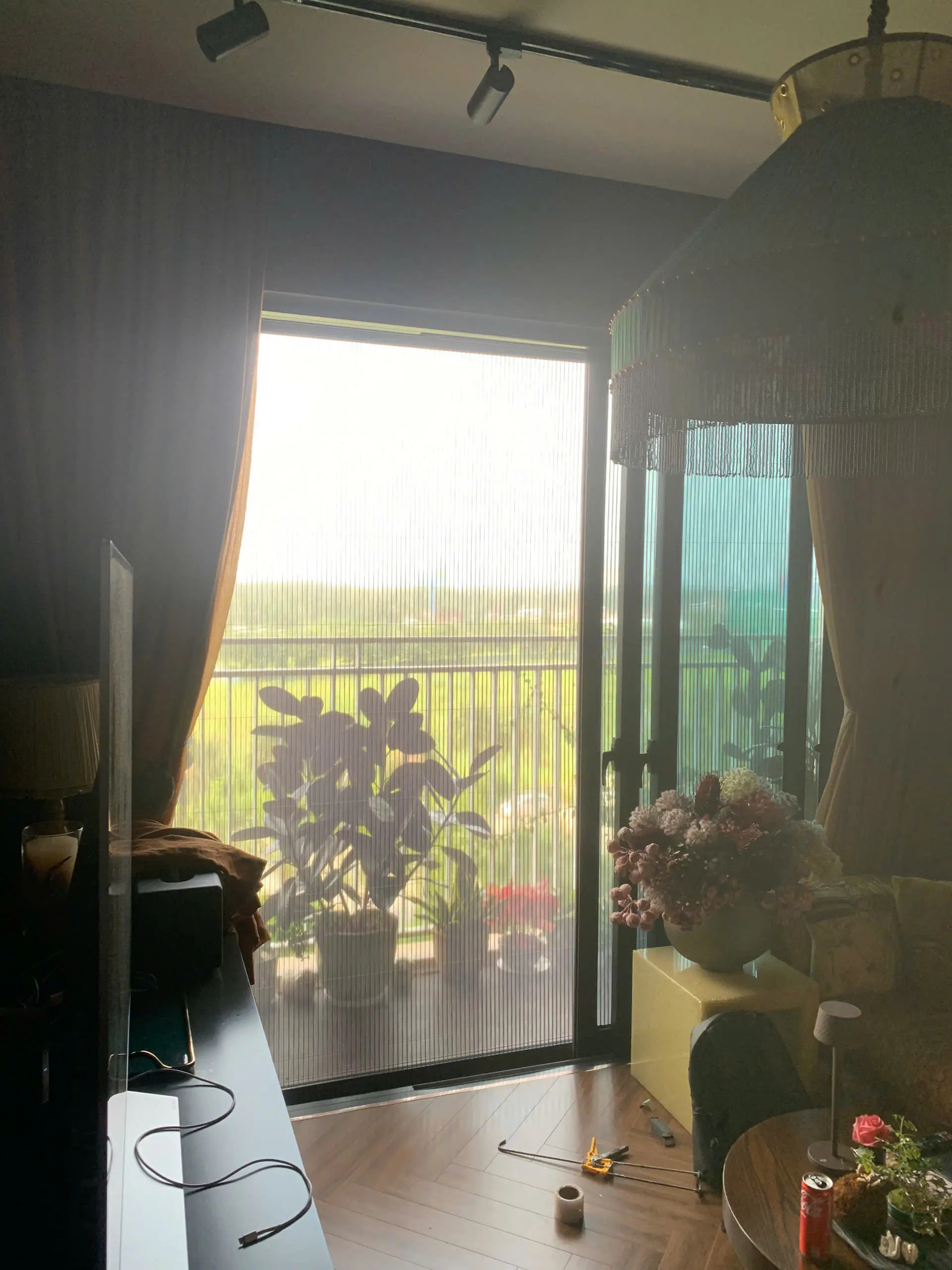 Tăng Cường Không Gian Trong Nhà Với Cửa Lưới Chống Côn Trùng - Giải Pháp Hiện Đại Cho Môi Trường Sống An Toàn và Thoáng Đảng