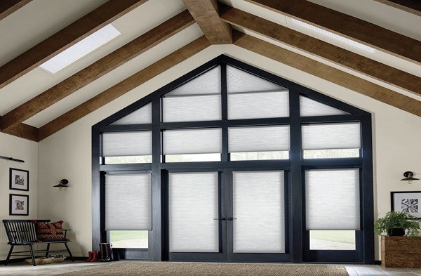 Chọn rèm tổ ong gắn kính cho cửa sổ lắp kính lớn – Giải pháp hoàn hảo cho không gian rộng thoáng hơn