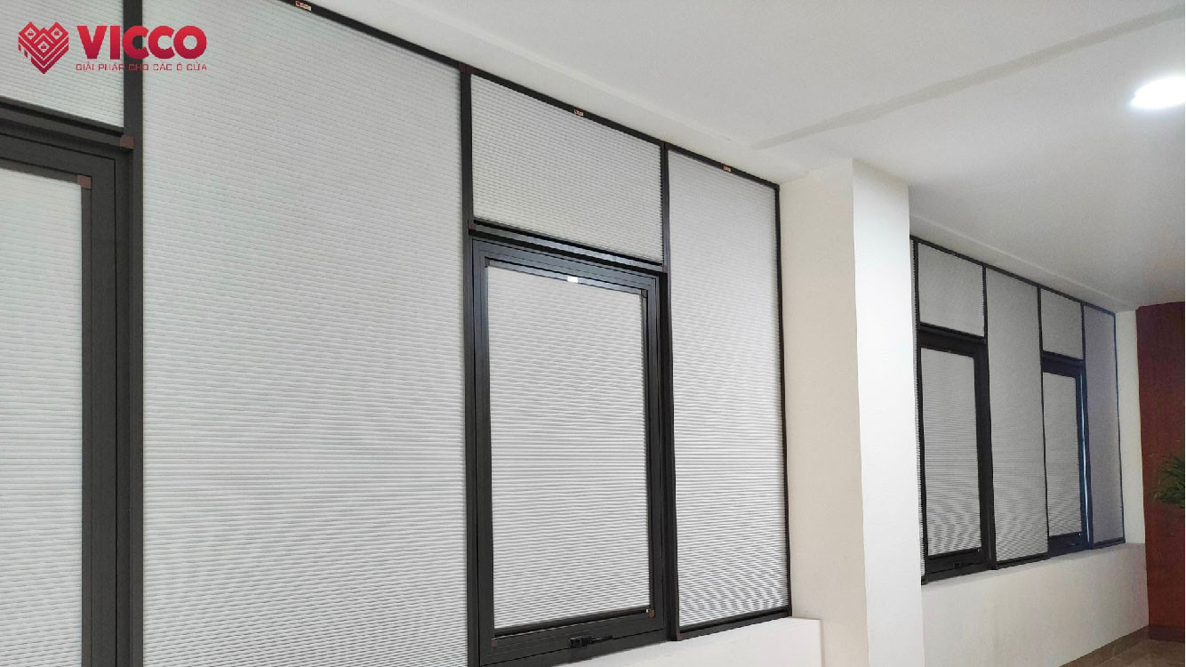 RÈM TỔ ONG - GIẢI PHÁP CẢN NẮNG, CÁCH NHIỆT HIỆU QUẢ CHO VĂN PHÒNG