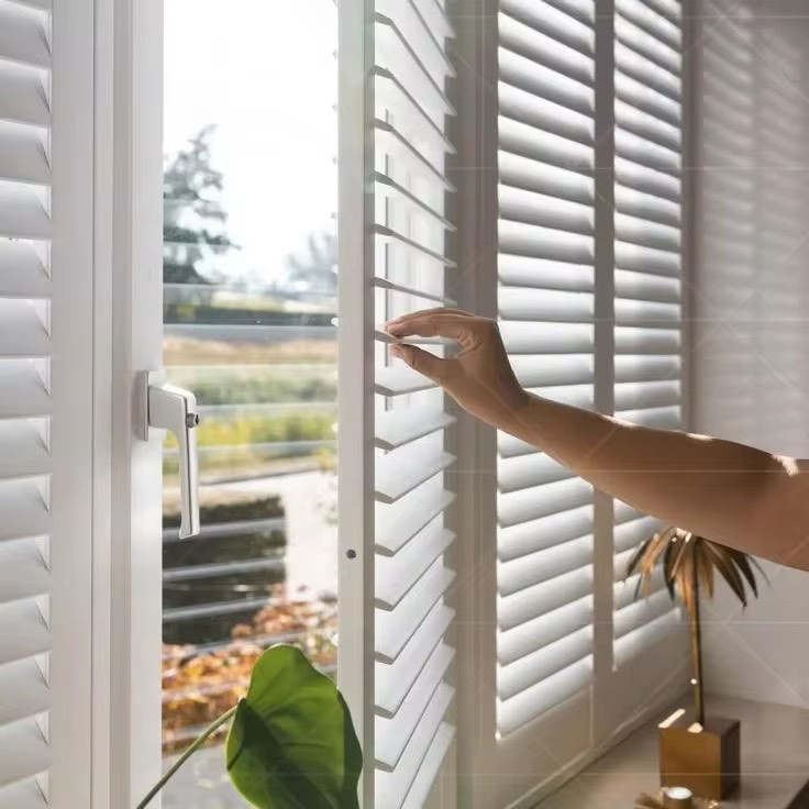 Sáng tạo không gian mở với cửa chớp lật – Giải pháp tối ưu cho không gian hiện đại