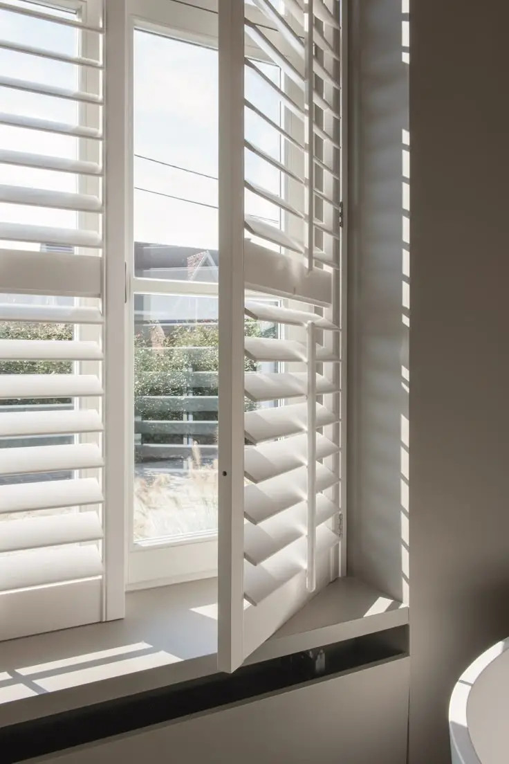 Phát hiện cách tạo không gian mở với cửa chớp lật - Bí quyết biến không gian sống trở nên thoáng đãng và hiện đại