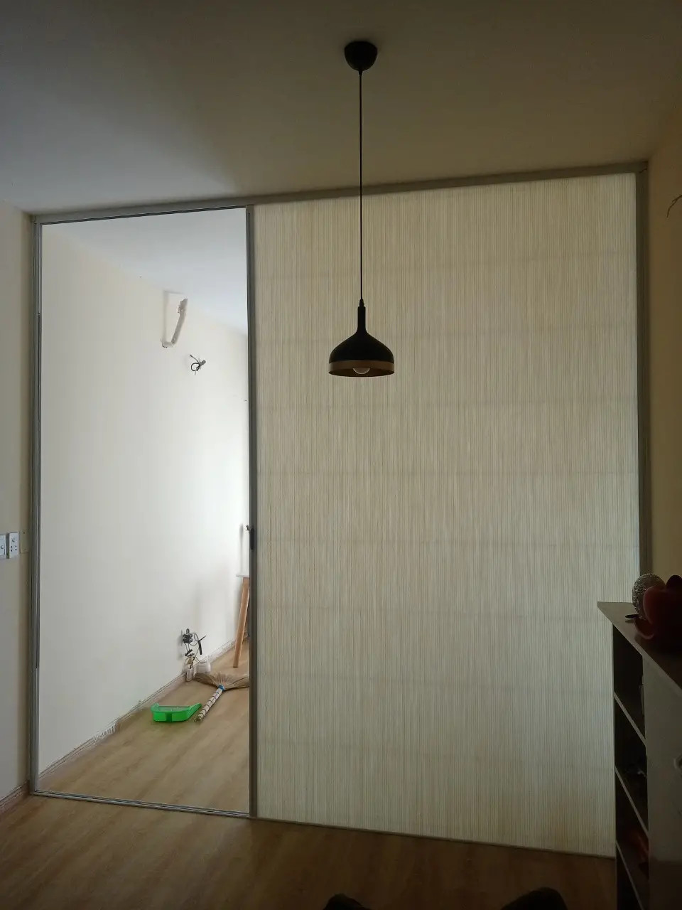 Lựa chọn cửa ngăn phòng hợp lý để tối ưu hóa diện tích sống và không gian