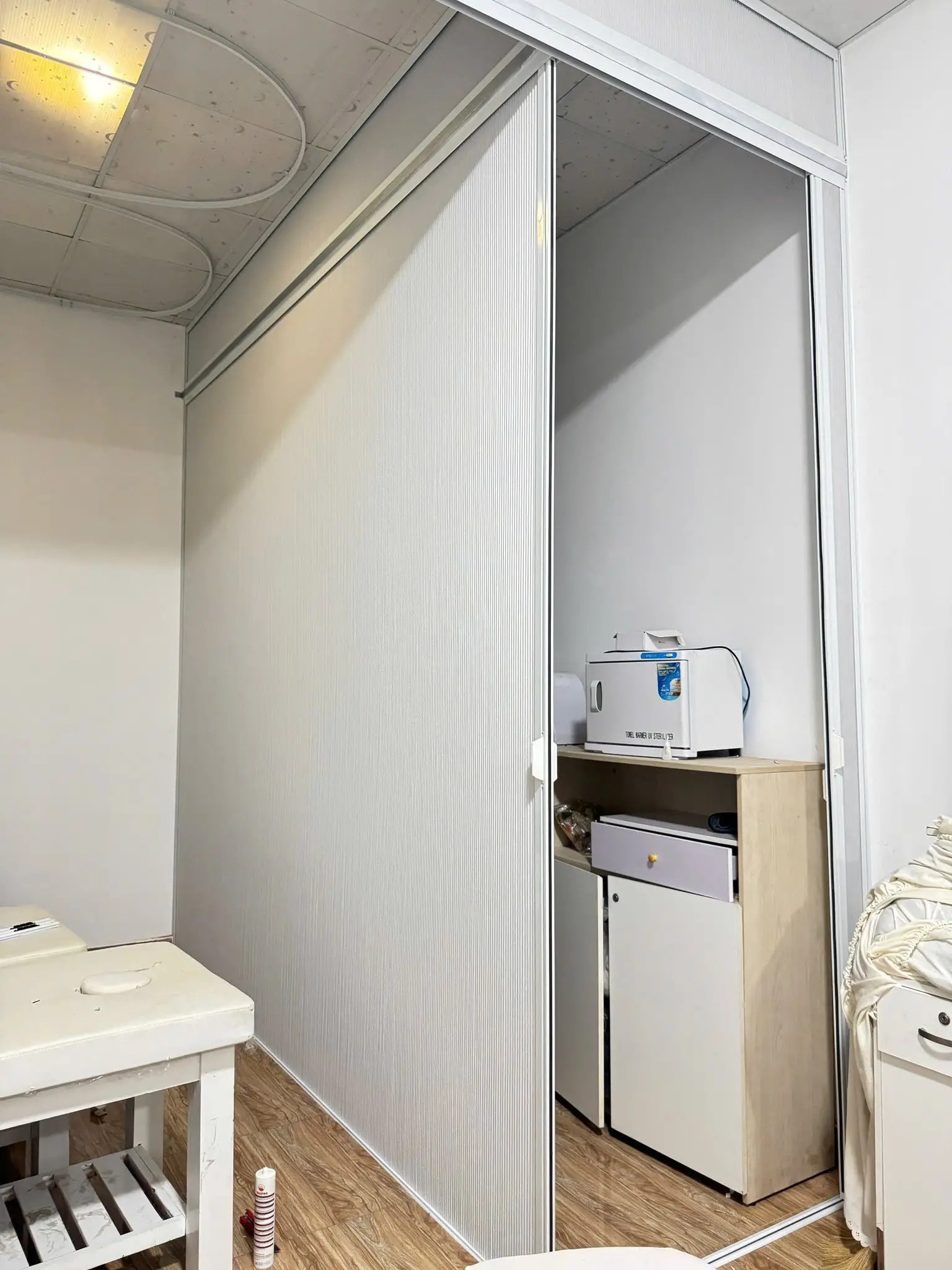 Hướng dẫn lựa chọn vách ngăn phòng phù hợp với không gian nhỏ