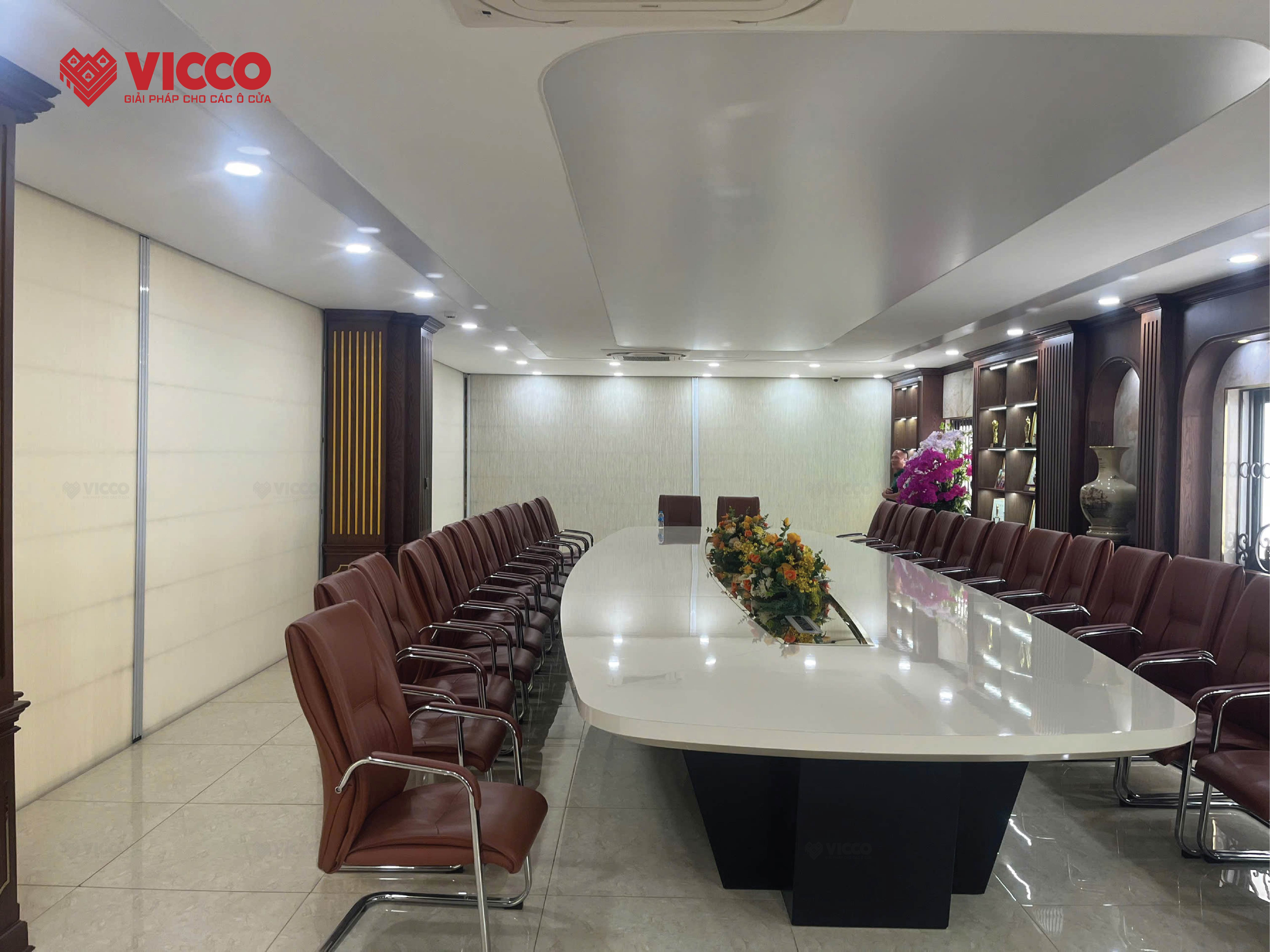 Vách ngăn điều hòa VICCO lắp đặt cho phòng họp – Giải pháp giữ lạnh hiệu quả và tối ưu không gian làm việc