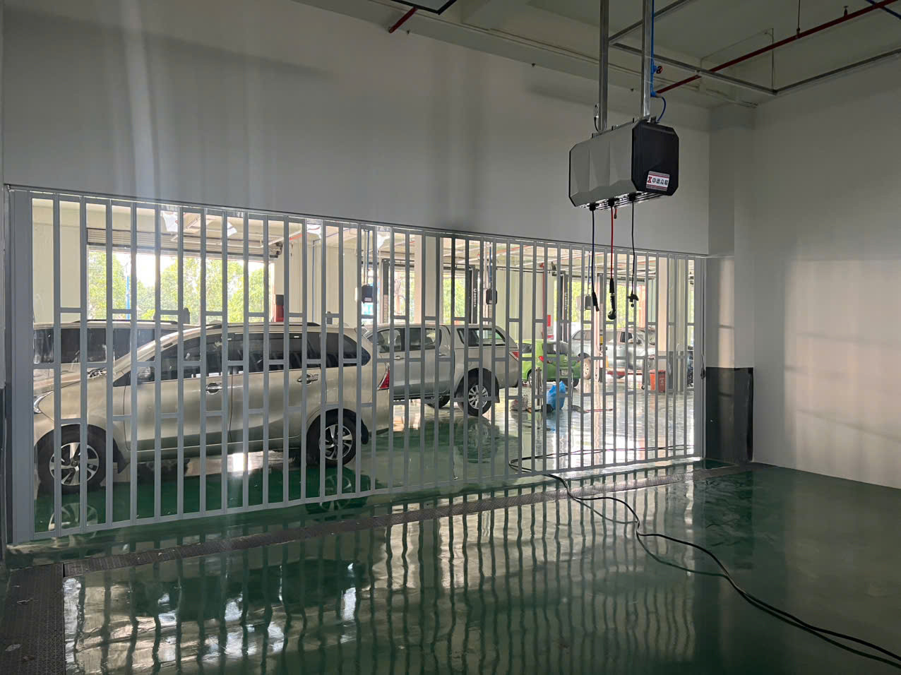Giải pháp vách ngăn hợp kim nhôm cho không gian làm việc linh hoạt
