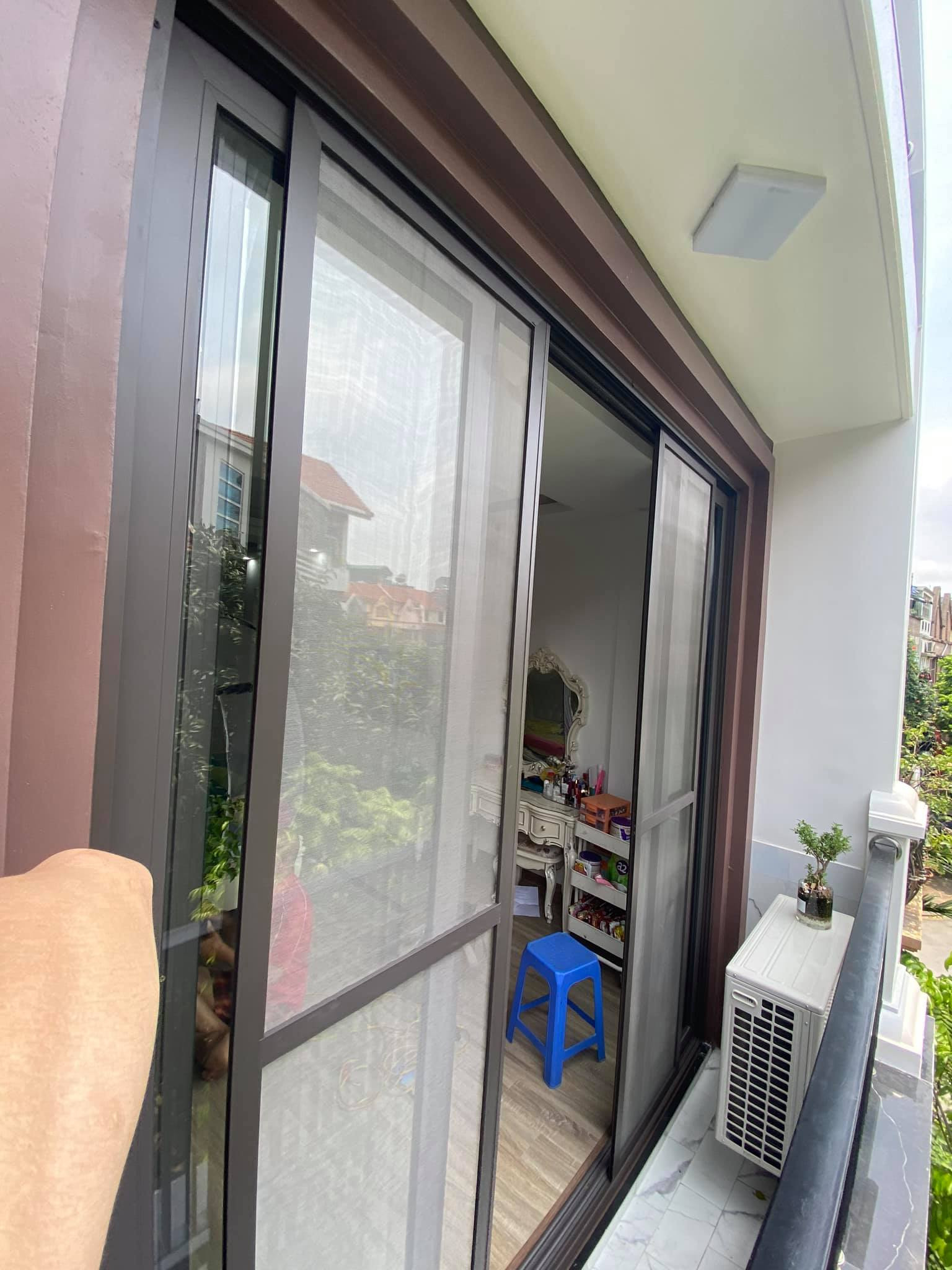 Thiết kế thông minh cho cửa lưới chống gió – Giải pháp bền vững