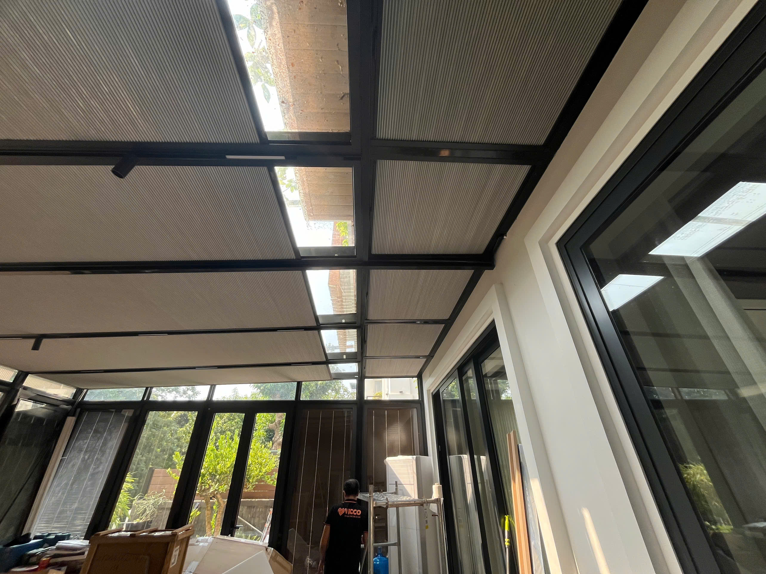Phân tích chi tiết các mẫu rèm trần tự động phù hợp với từng không gian