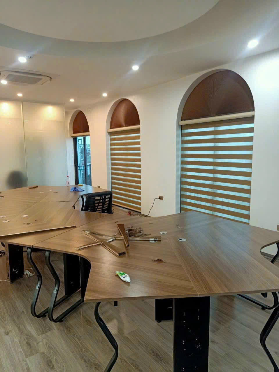 Làm mới phòng làm việc với rèm cầu vồng thời thượng - Tạo phong cách hiện đại cho không gian làm việc