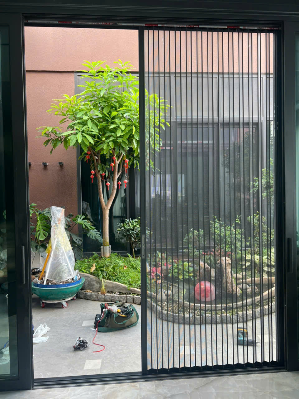 Bảo vệ môi trường với cửa xếp lá nhôm thân thiện và tái chế được - lựa chọn xanh cho công trình