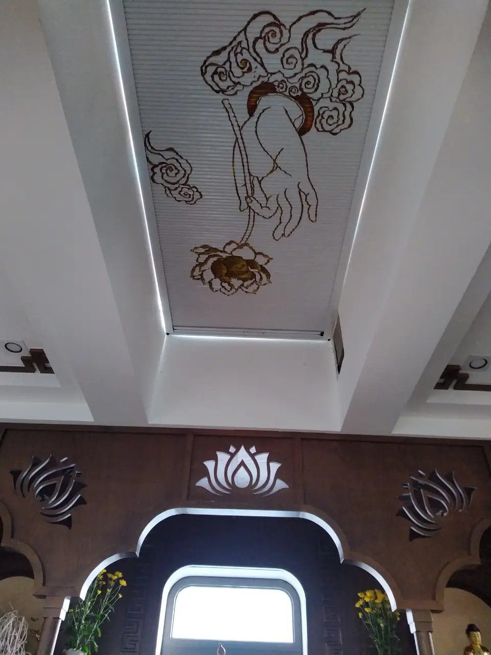 Rèm Giếng Trời Tự Động - Phương Cách Tối Ưu Để Điều Chỉnh Nhiệt Độ Trong Nhà Và Tiết Kiệm Năng Lượng