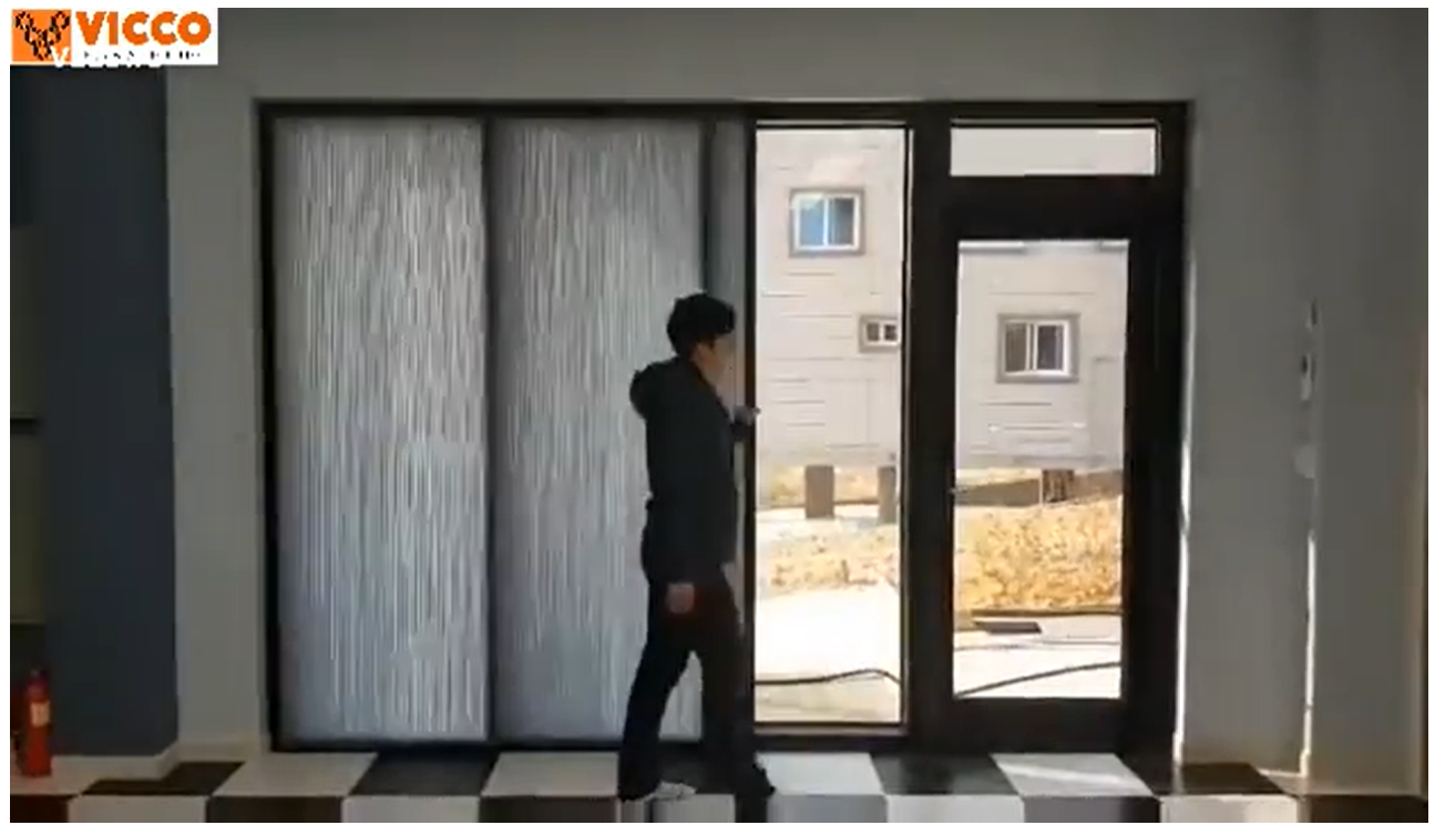 VÁCH NGĂN CỬA RA VÀO