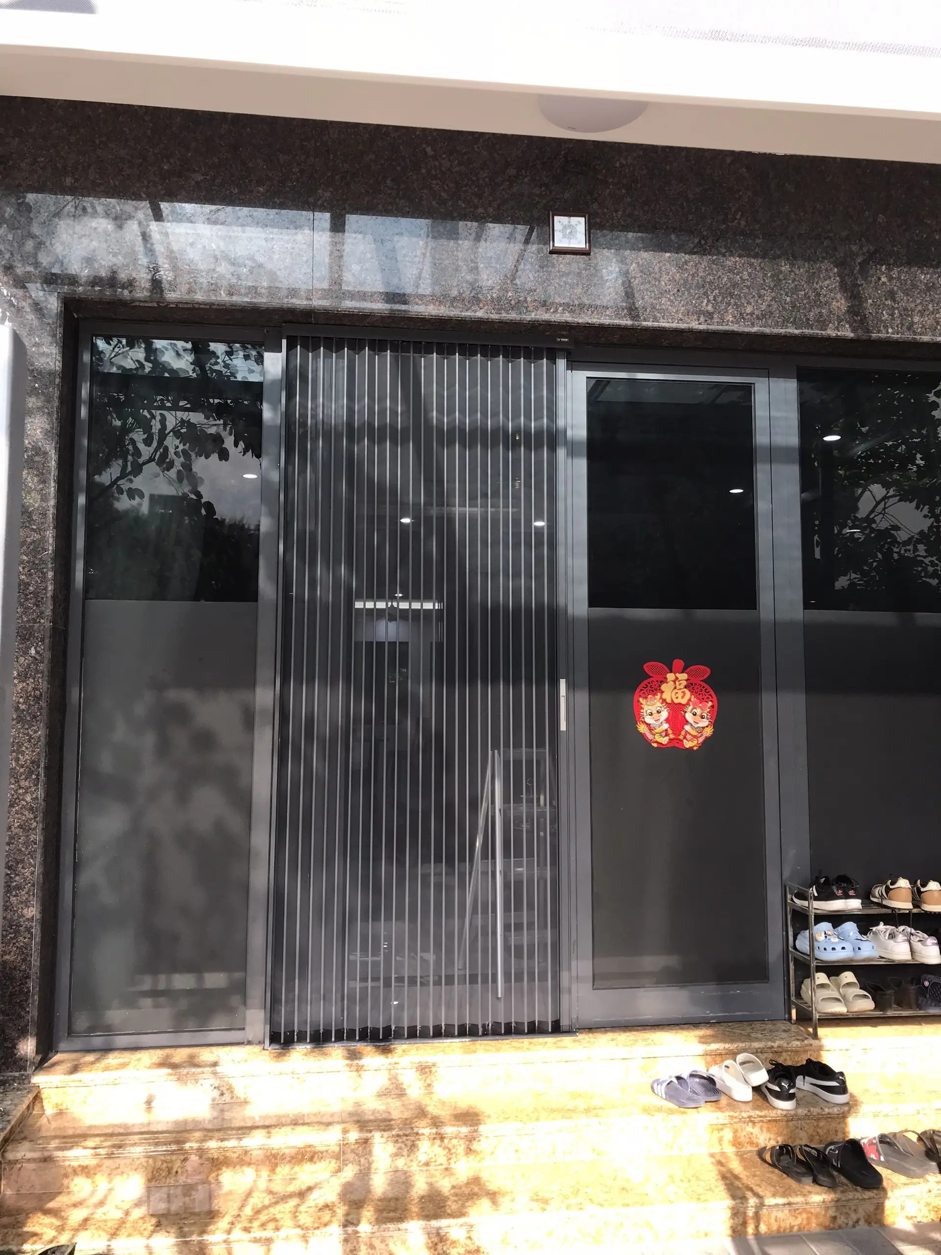 Báo Giá Cửa Xếp Lá Mới Nhất – Bền Đẹp cho Ngôi Nhà của Bạn