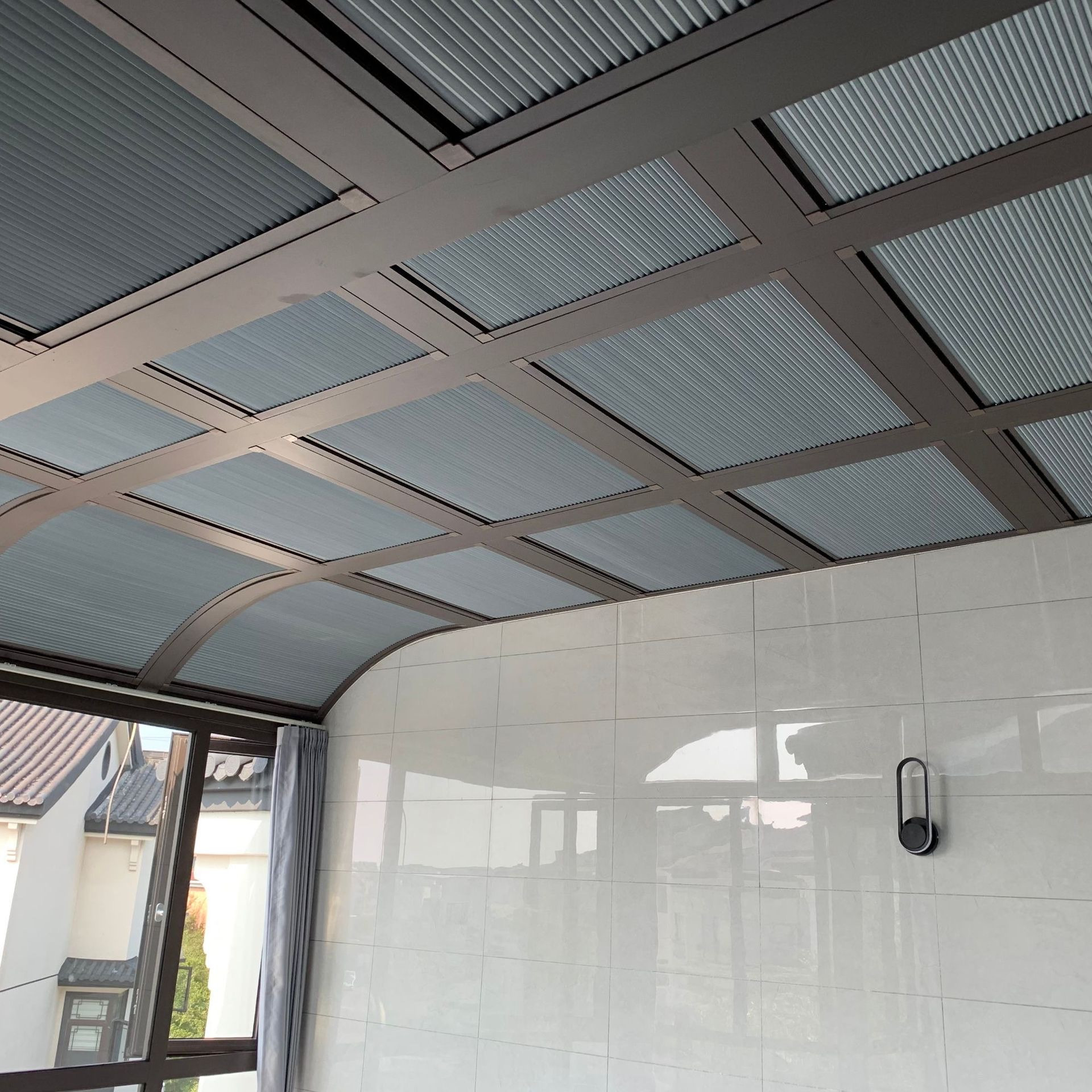 Khám Phá 5 Mẫu Rèm Giếng Trời VICCO Được Ưa Chuộng Nhất Cho Nhà Dân Và Công Trình Kiến Trúc