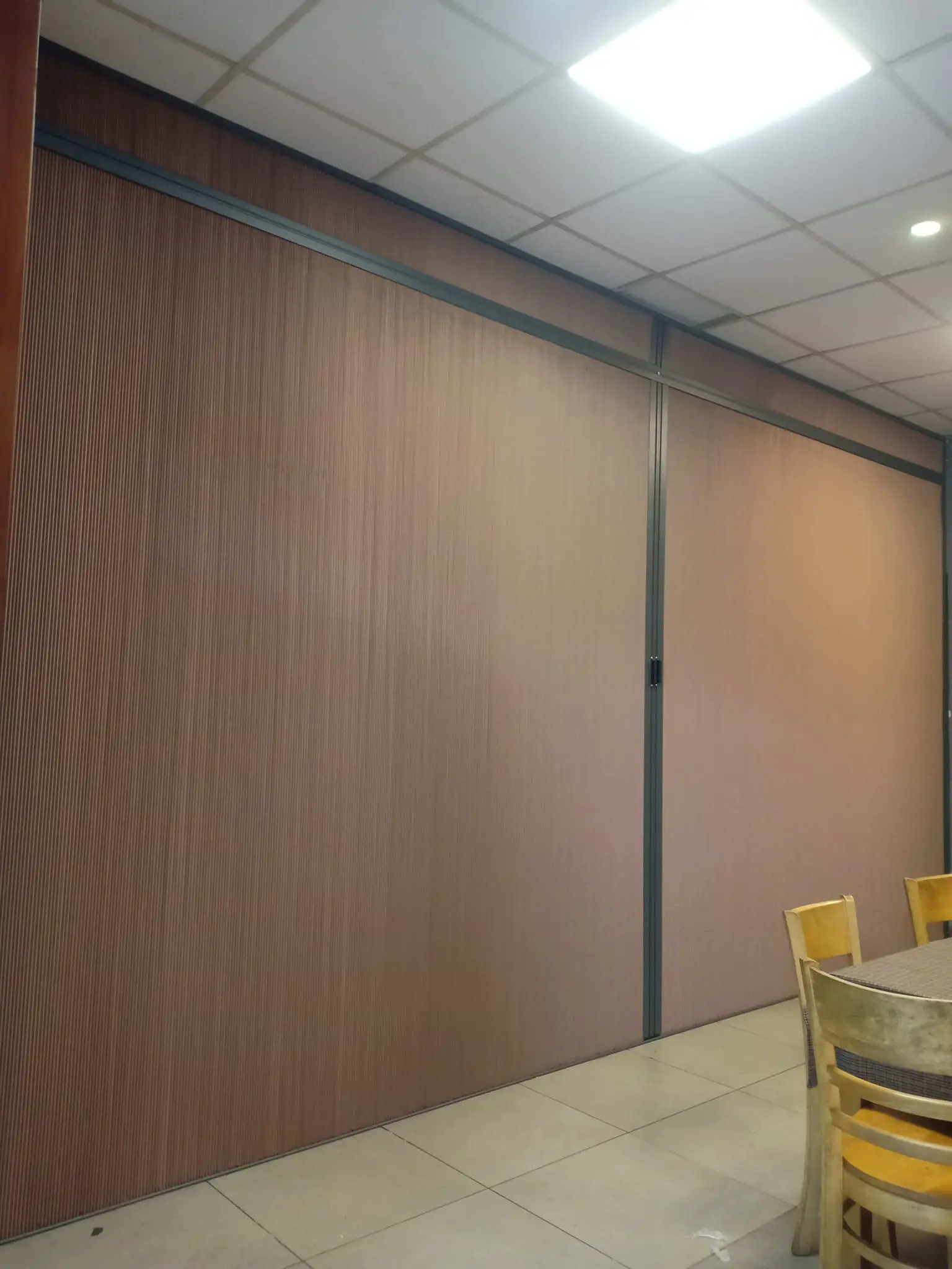 Báo Giá Vách Ngăn Tổ Ong Kéo Về 1 Bên [Năm 2025] | Mẫu Mới Nhất