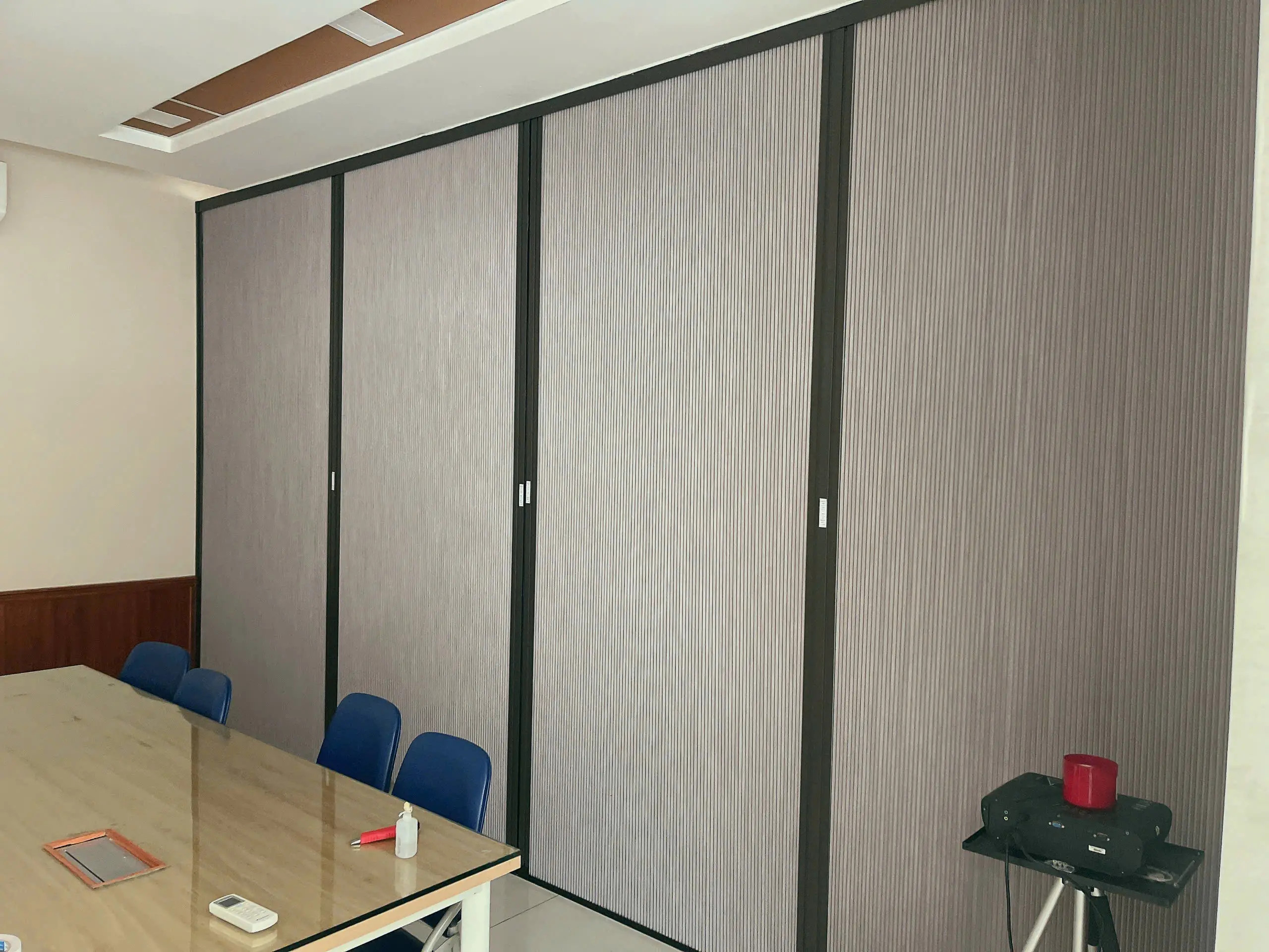 Vách Ngăn Tổ Ong - Giải Pháp Đột Phá Cho Không Gian Làm Việc Hiện Đại