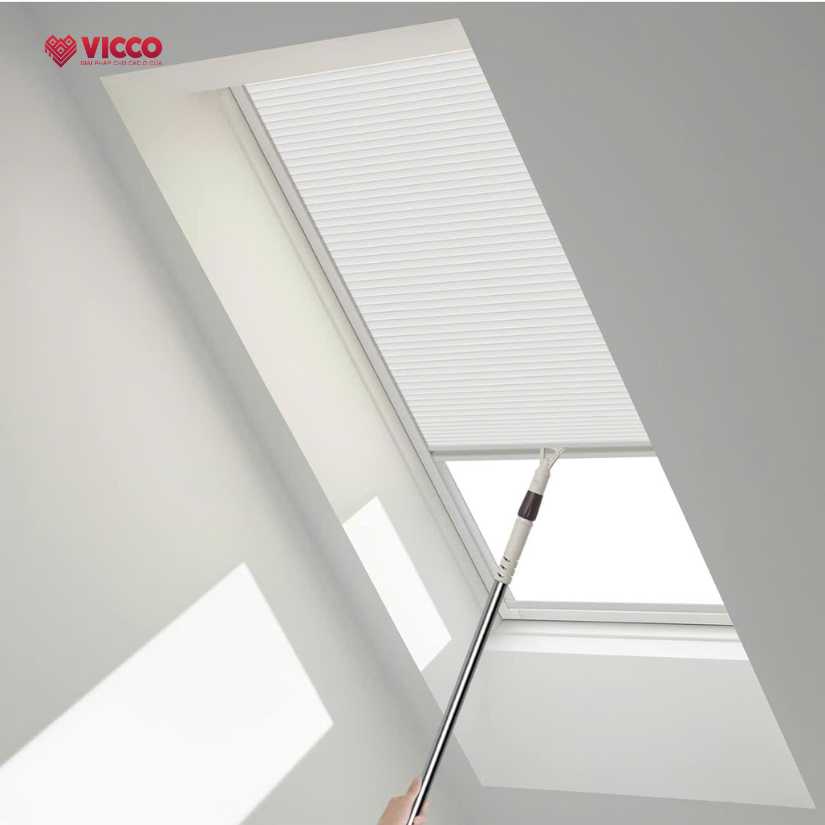 Rèm Tổ Ong Kéo Tay Che Giếng Trời: Giải Pháp Tối Ưu Cho Ngôi Nhà Của Bạn