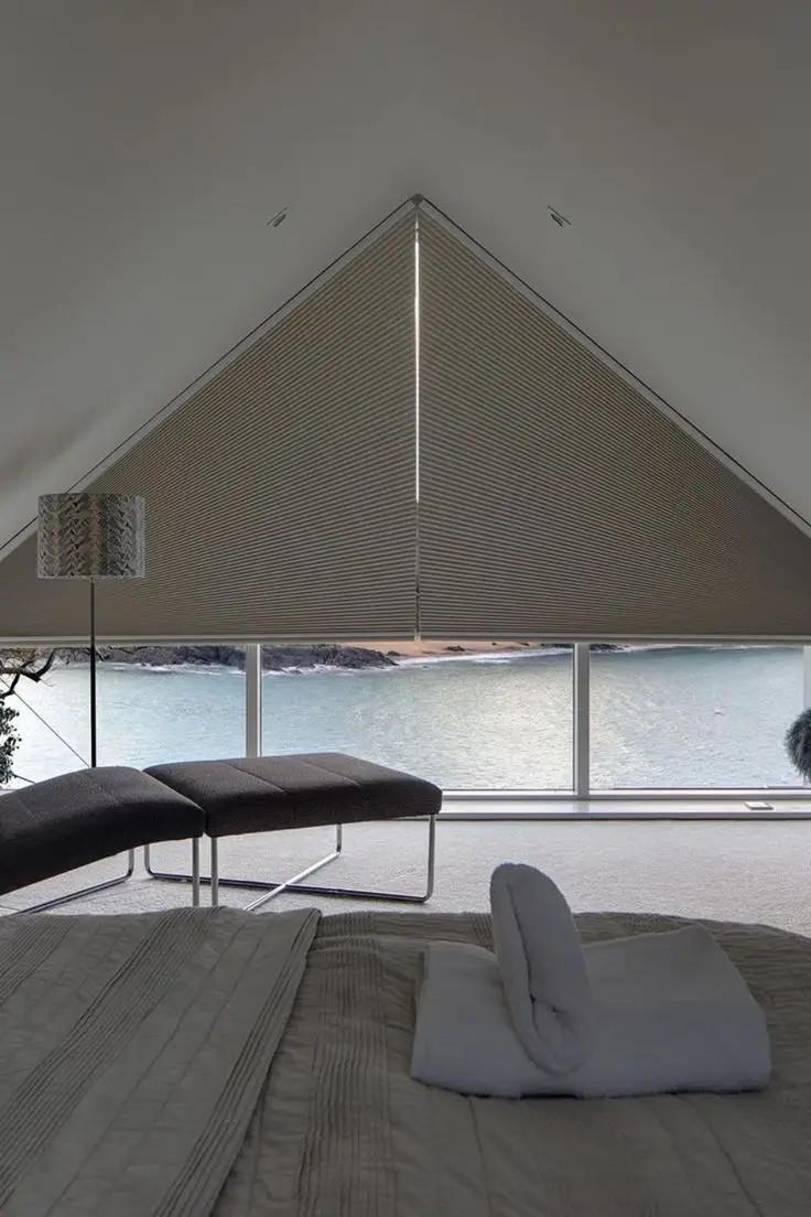 Khám Phá Các Tính Năng Thông Minh Của Rèm Tổ Ong Tự Động Hình Đặc Biệt