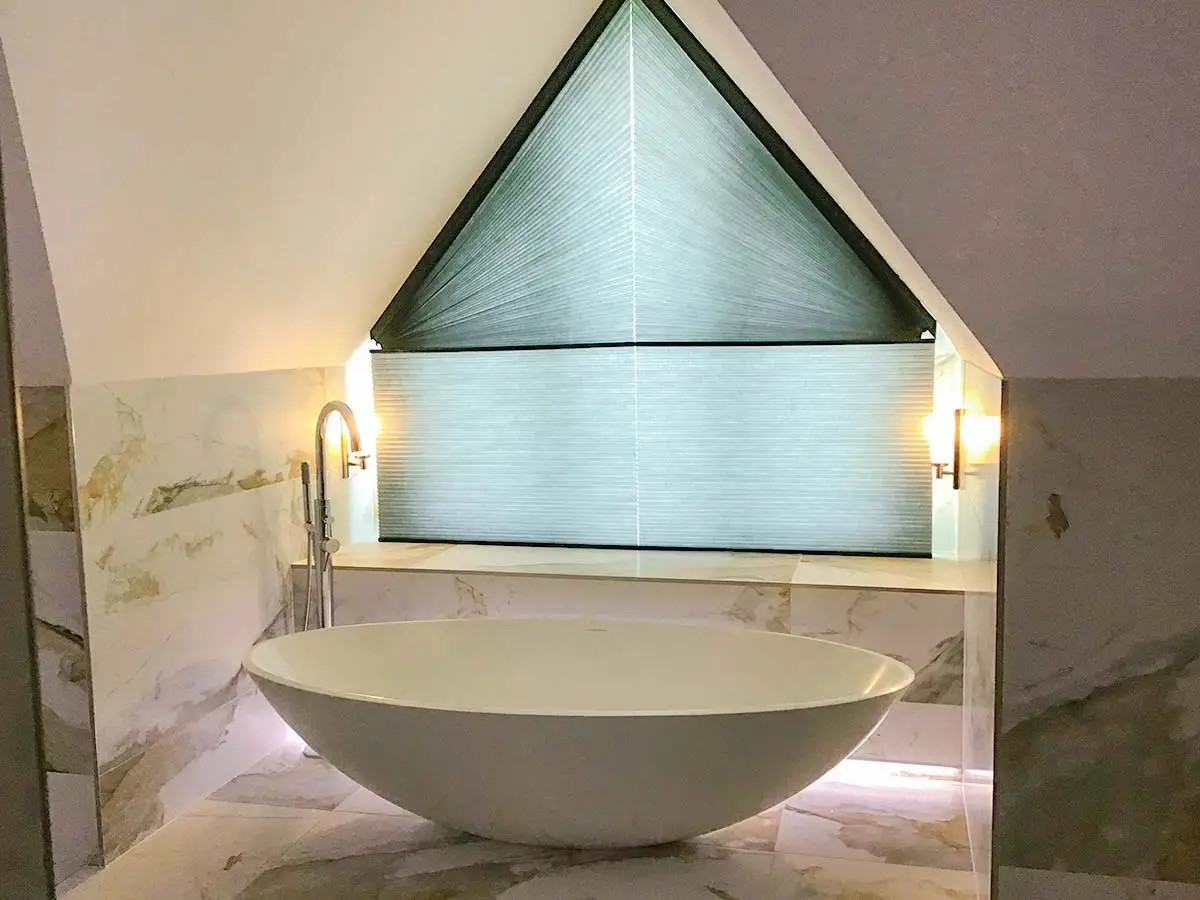 Ưu điểm vượt trội của rèm tổ ong tự động hình đặc biệt - Thiết kế tinh tế cho không gian sống hiện đại