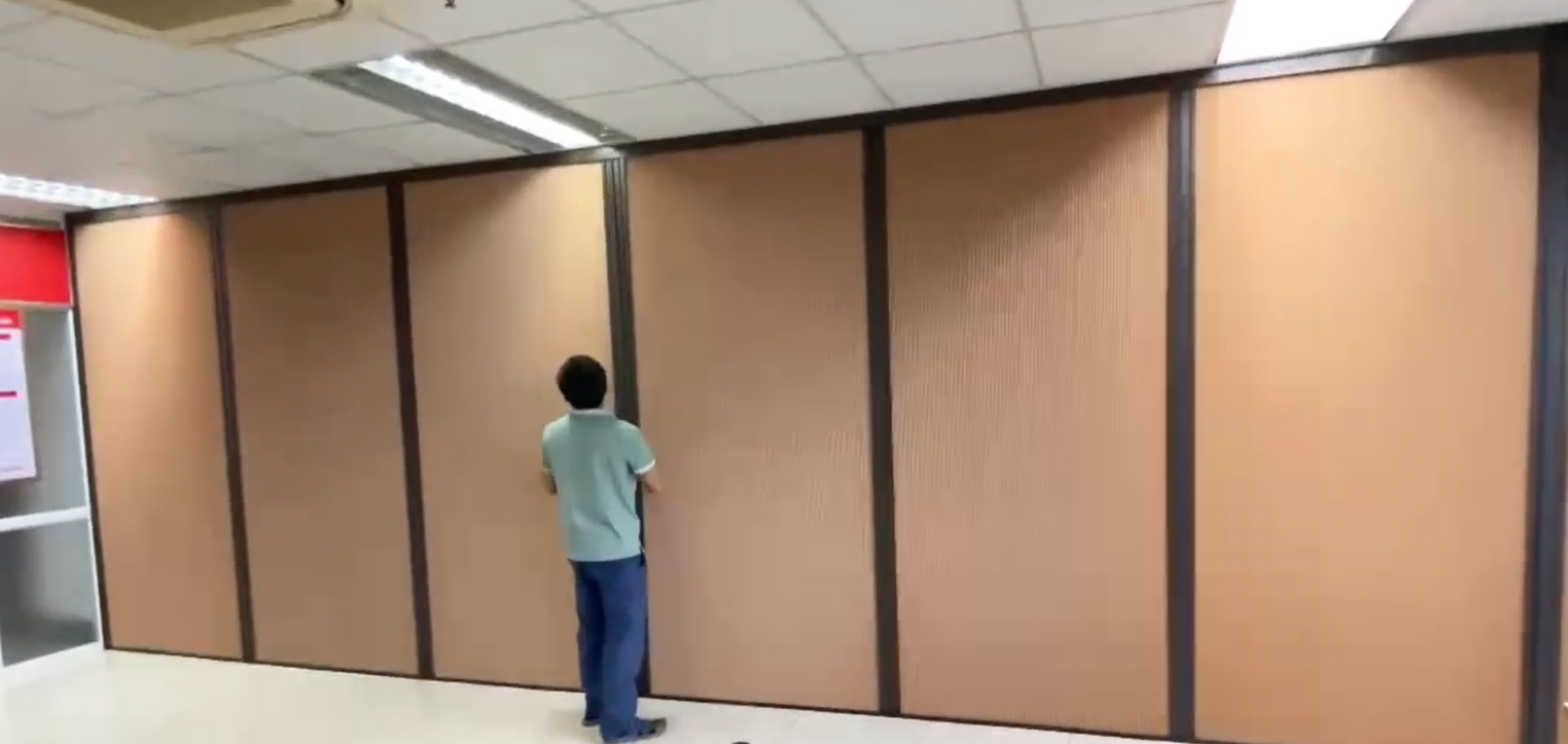 Thực tế Vách ngăn phòng làm việc được lắp đặt tại Hà Nội.