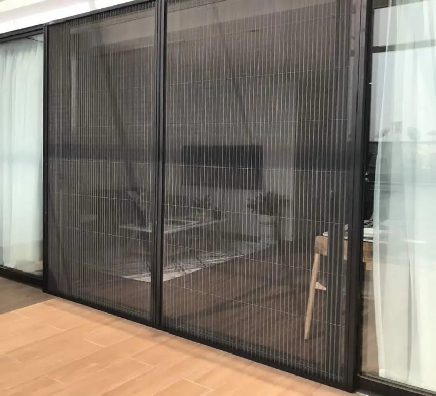 So sánh cửa lưới chống muỗi và cửa sổ truyền thống - Những ưu nhược điểm trong việc lựa chọn