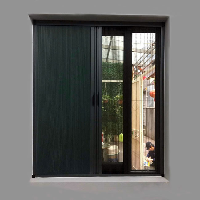 Hướng Dẫn Vệ Sinh và Bảo Trì Cửa Lưới Chống Côn Trùng - Giữ Gìn Sáng Sạch Không Gian Sống