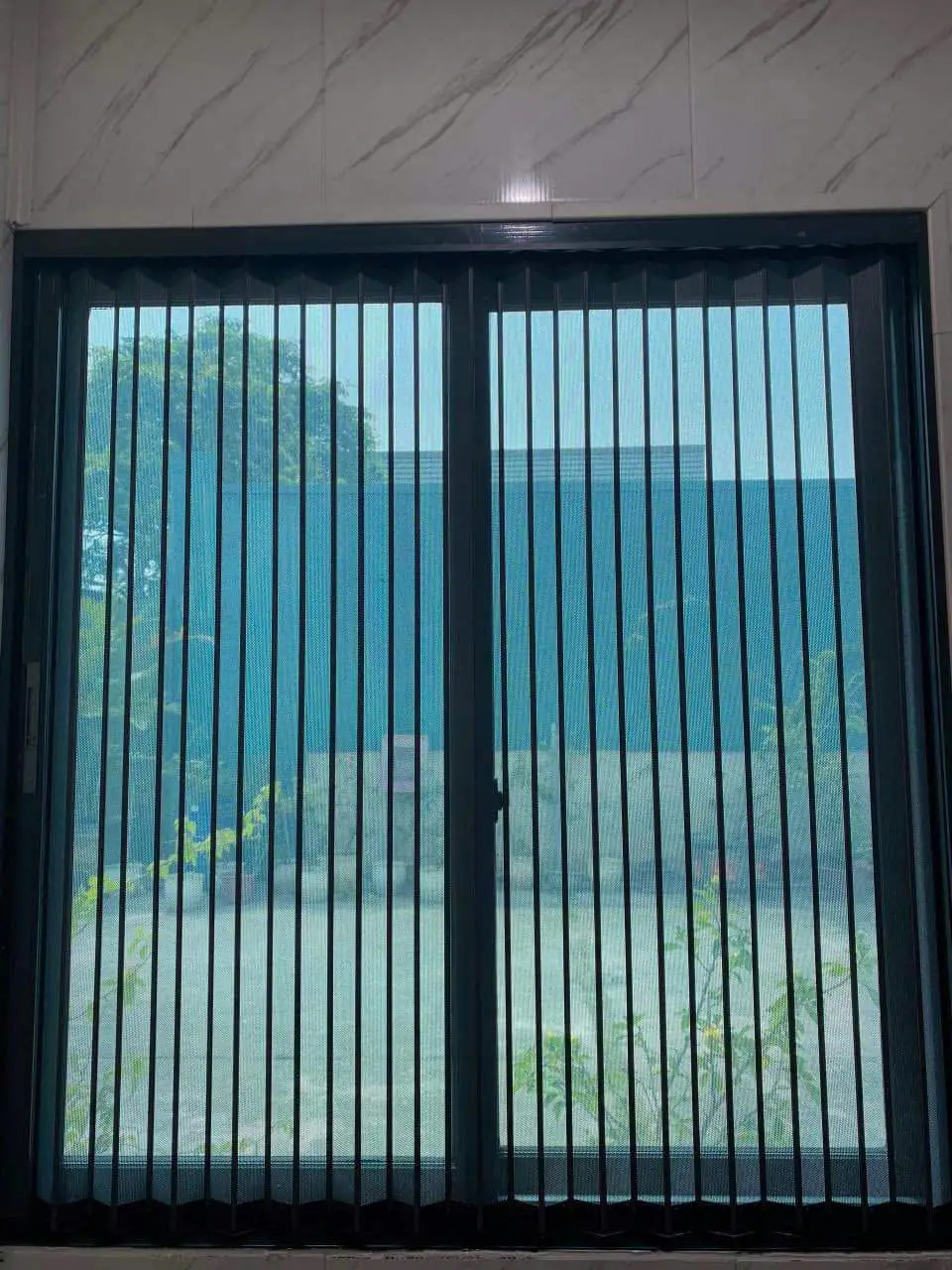 Mẹo chọn màu sắc cửa xếp lá nhôm phù hợp cho căn nhà - Tăng giá trị thẩm mỹ và phong thủy
