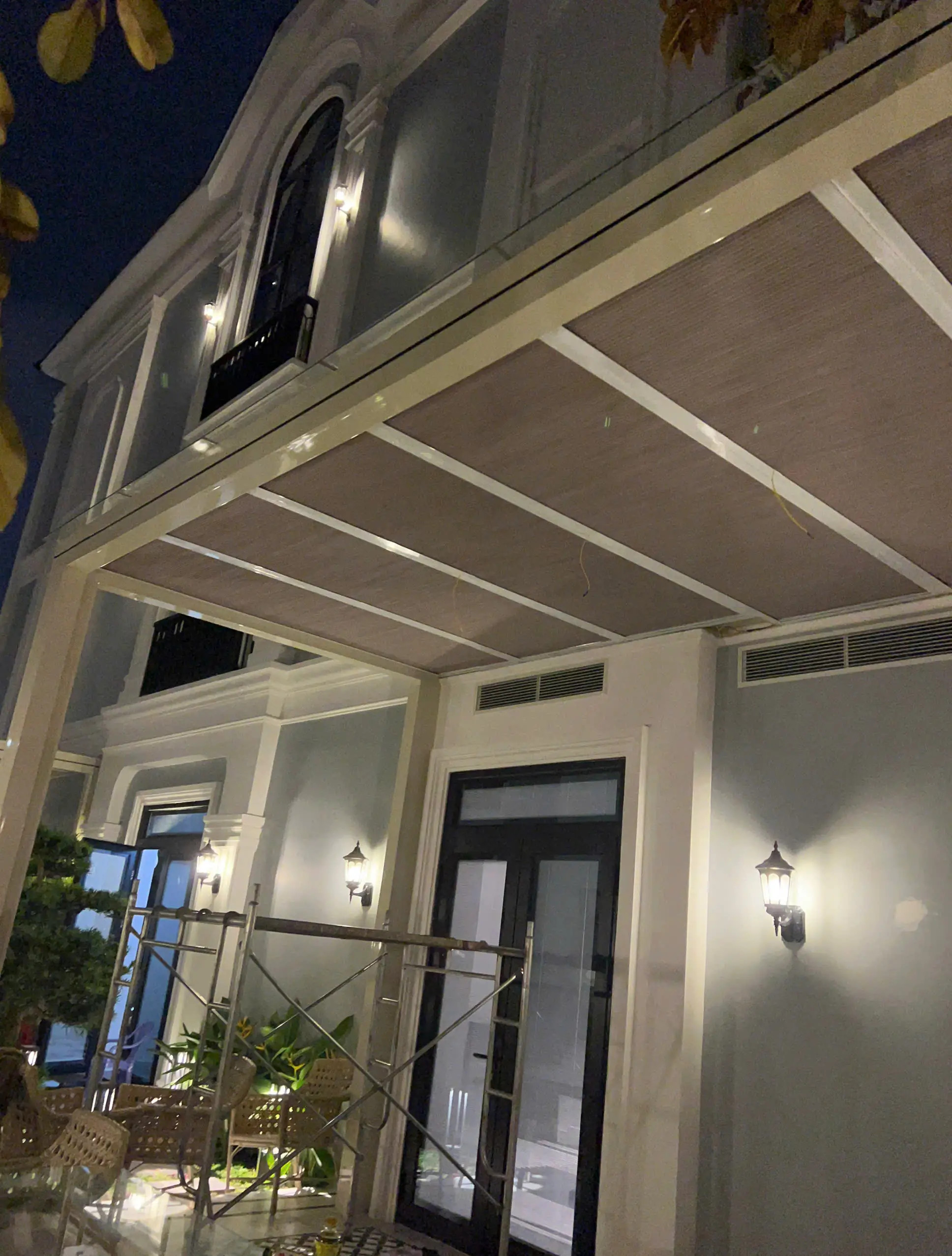 Lựa chọn màu sắc cho rèm giếng trời thêm phần ấn tượng - Bí quyết tạo điểm nhấn cho không gian sáng tạo