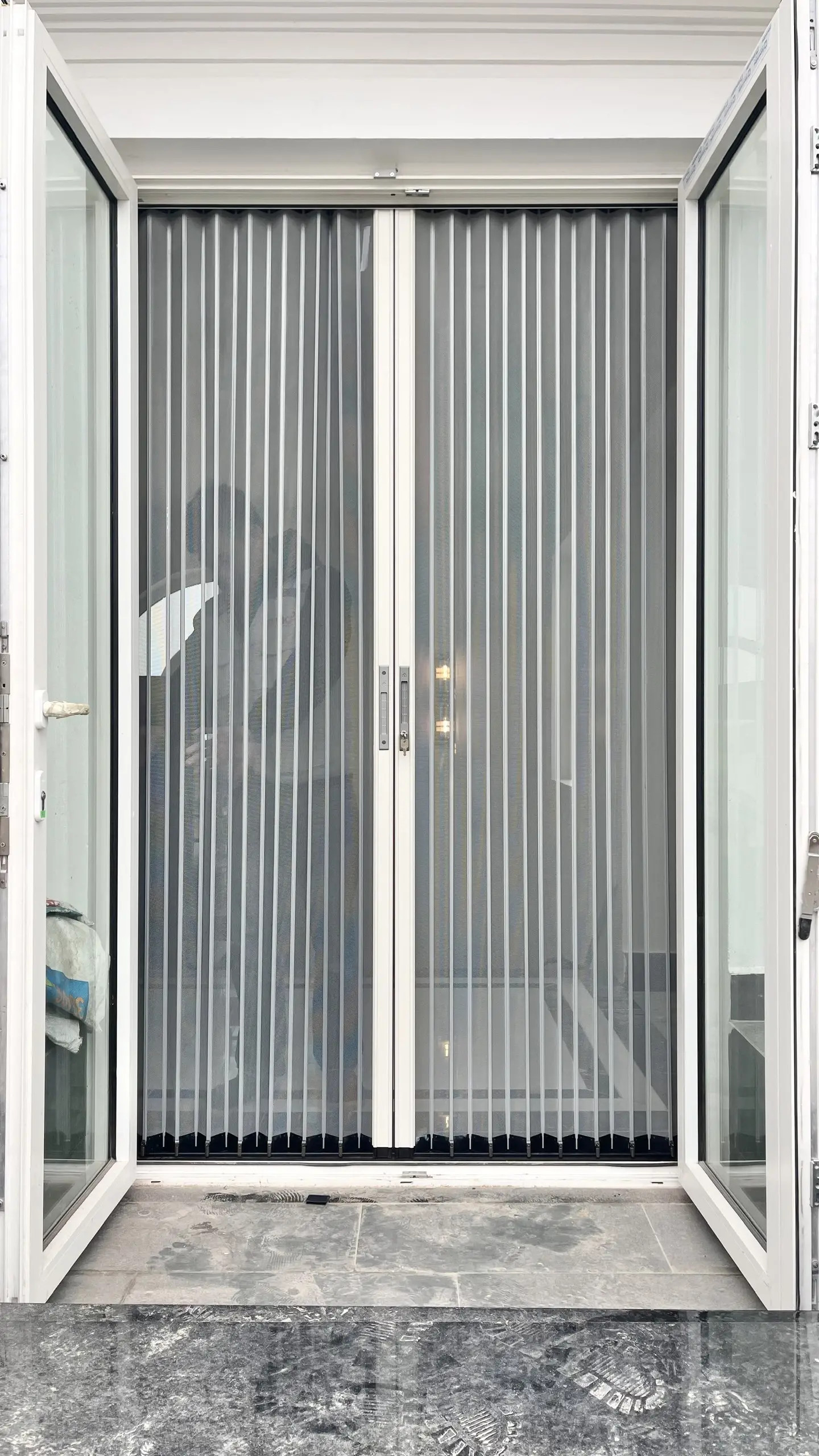 Lựa Chọn Cửa Lưới Xếp Lá Nhôm Cho Không Gian Mở - Giải Pháp An Toàn Và Thẩm Mỹ Tối Ưu